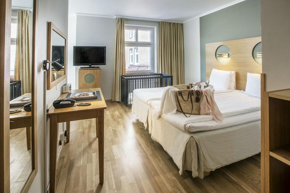Elite Hotel, Hotell 4*