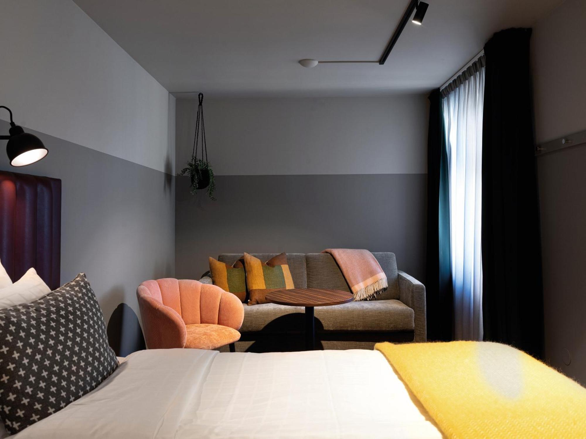 Elite Hotel,
