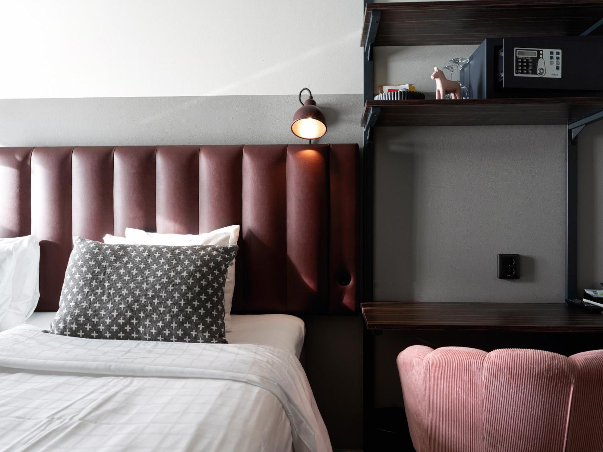 Elite Hotel,