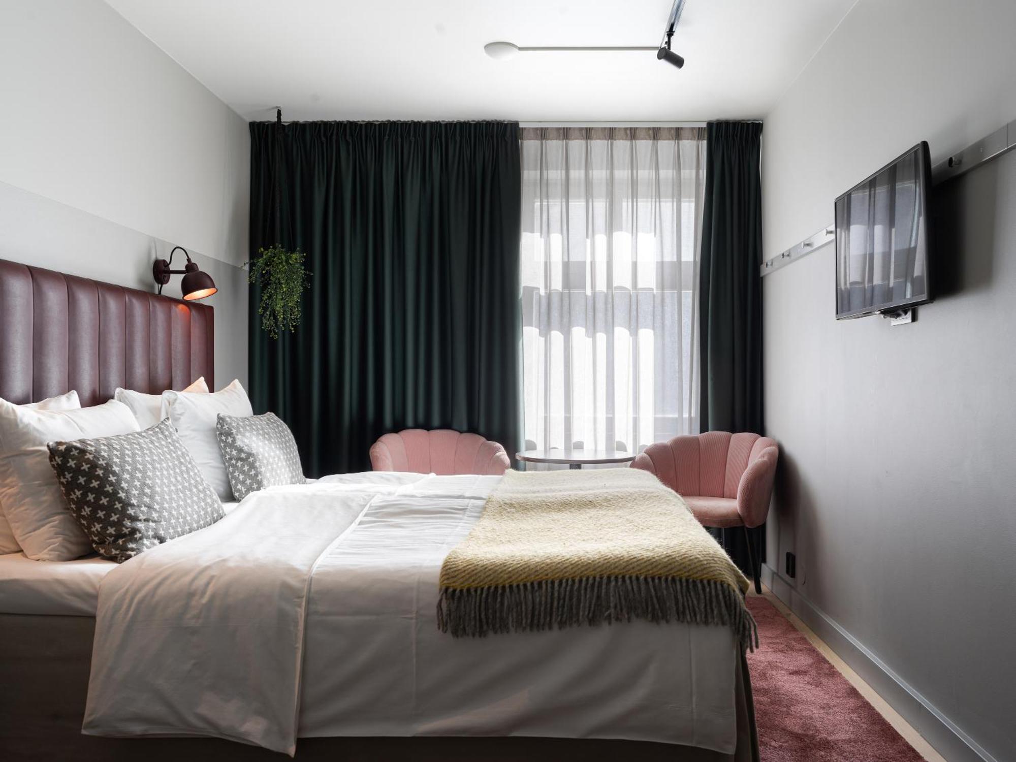 Elite Hotel, Hotell